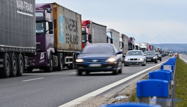 Polish farmers renew cargo traffic blockade at Rava-Ruska - Hrebenne checkpoint on Ukraine border