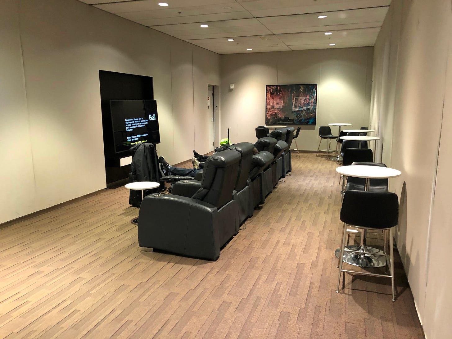 Toronto YYZ Air Canada Maple Leaf Transborder lounge