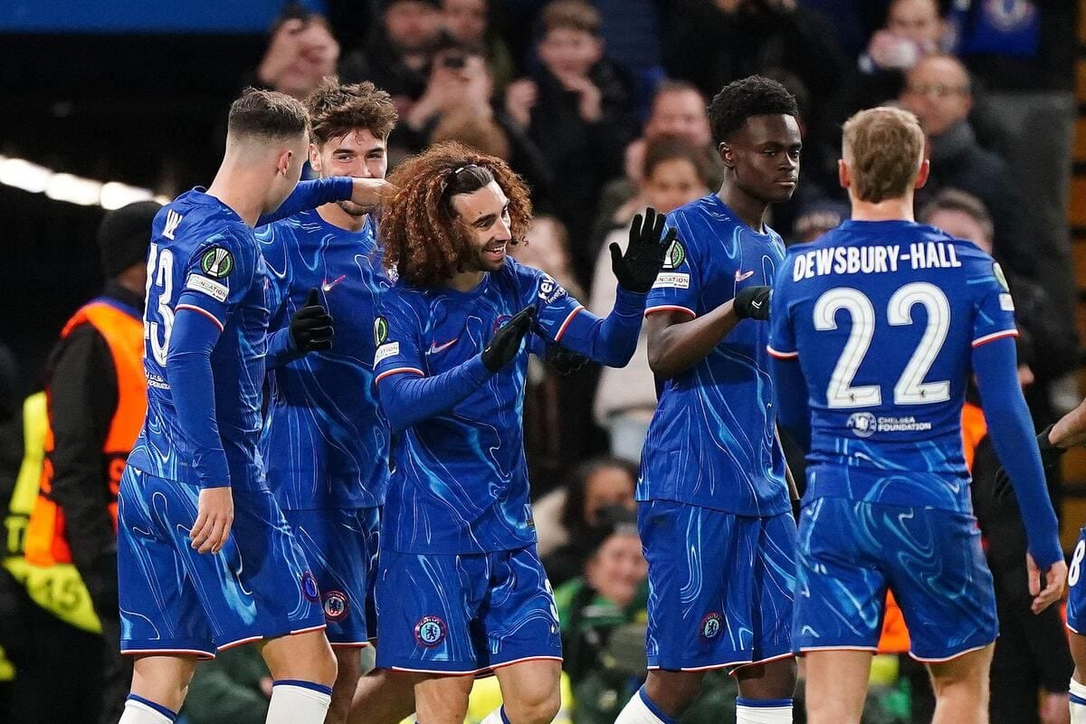 Chelsea 5-1 Shamrock Rovers: Guiu hat-trick helps 100% Blues top league