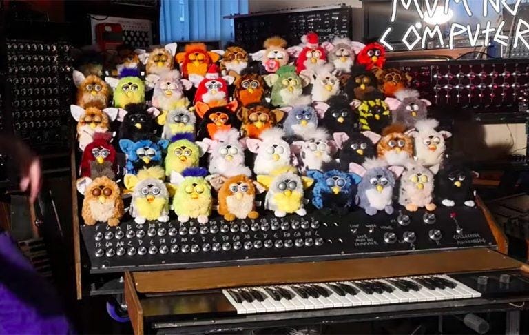 Mad DIYer Turns Furby Choir Into Singing Electric Organ - SlashGear