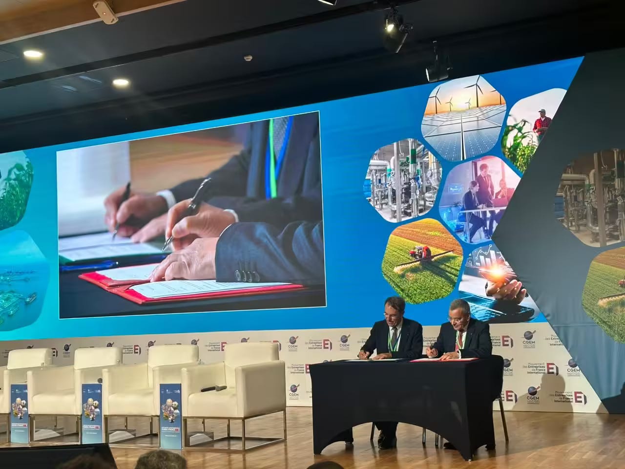MoU signing between Chairman and CEO of Panafsat Ahmed Toumi and Thales Alenia Space CEO Hervé Derrey. Source: Thales </em> MoU signing between Chairman and CEO of Panafsat Ahmed Toumi and Thales Alenia Space CEO Hervé Derrey. Source: Thales </em>