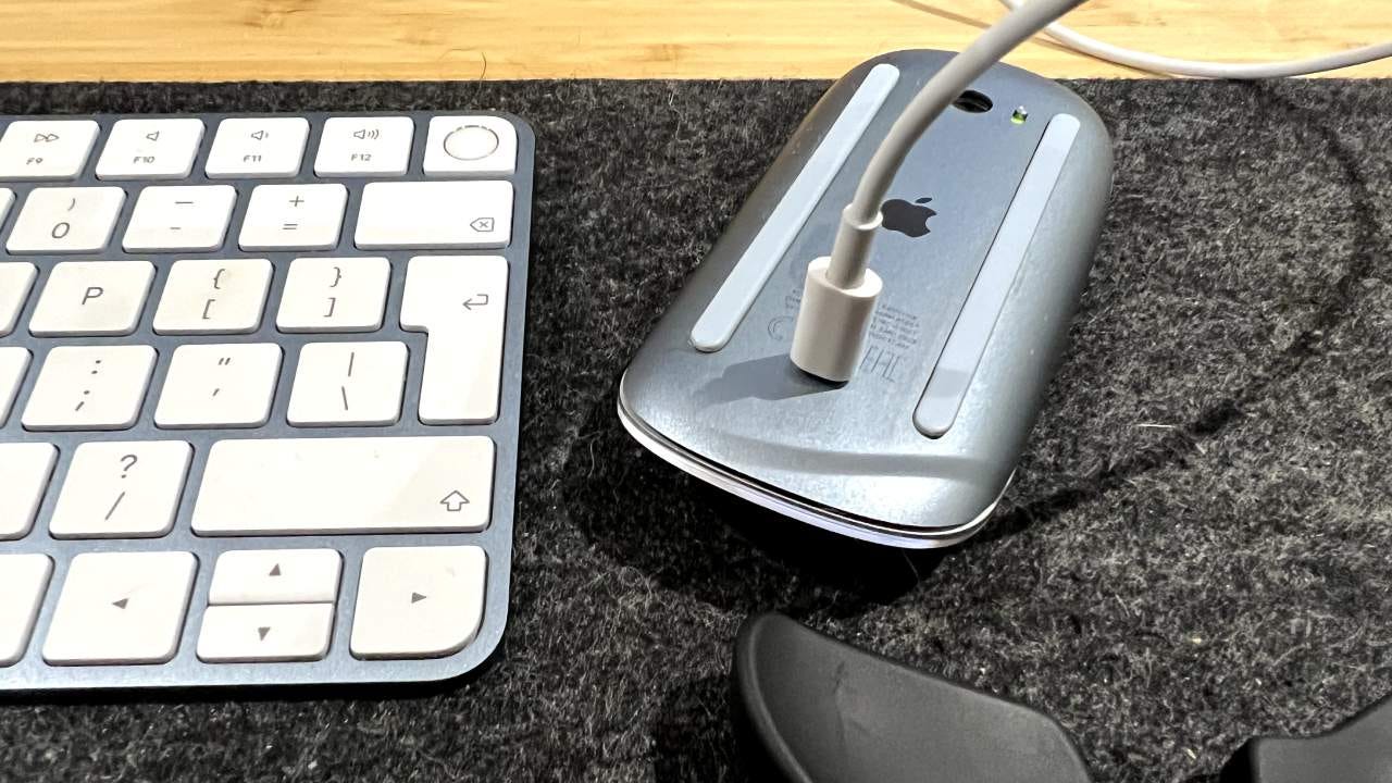 Adam's Magic Mouse plugged in