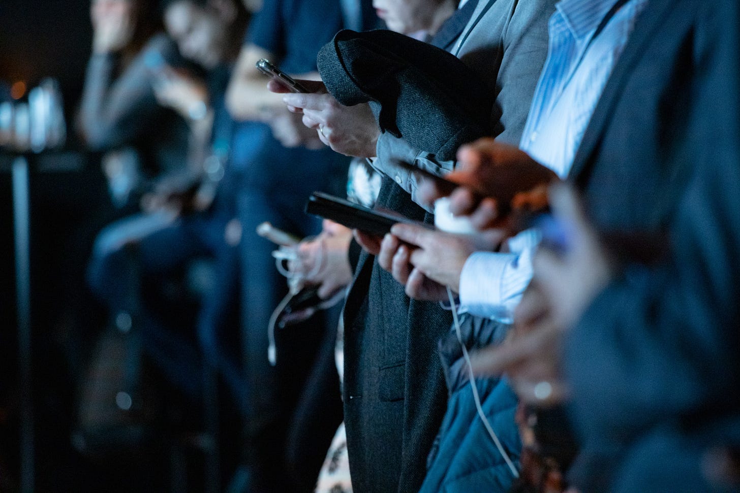 Photo of the hands of a number of people holding cell phones. Credit Camilo Jimenez.