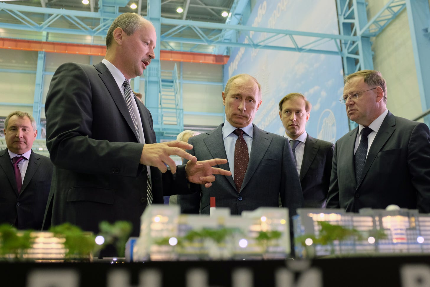 File:President Putin with two directors from the Almaz-Antey  Corporation.jpg - Wikimedia Commons