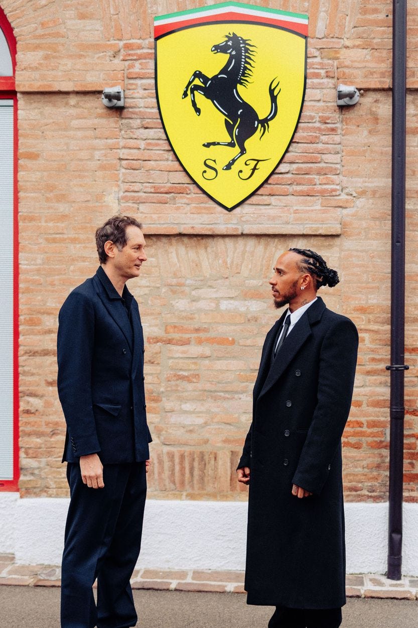 F1 | Hamilton, il primo giorno in Ferrari e la visita alla Factory [Video]