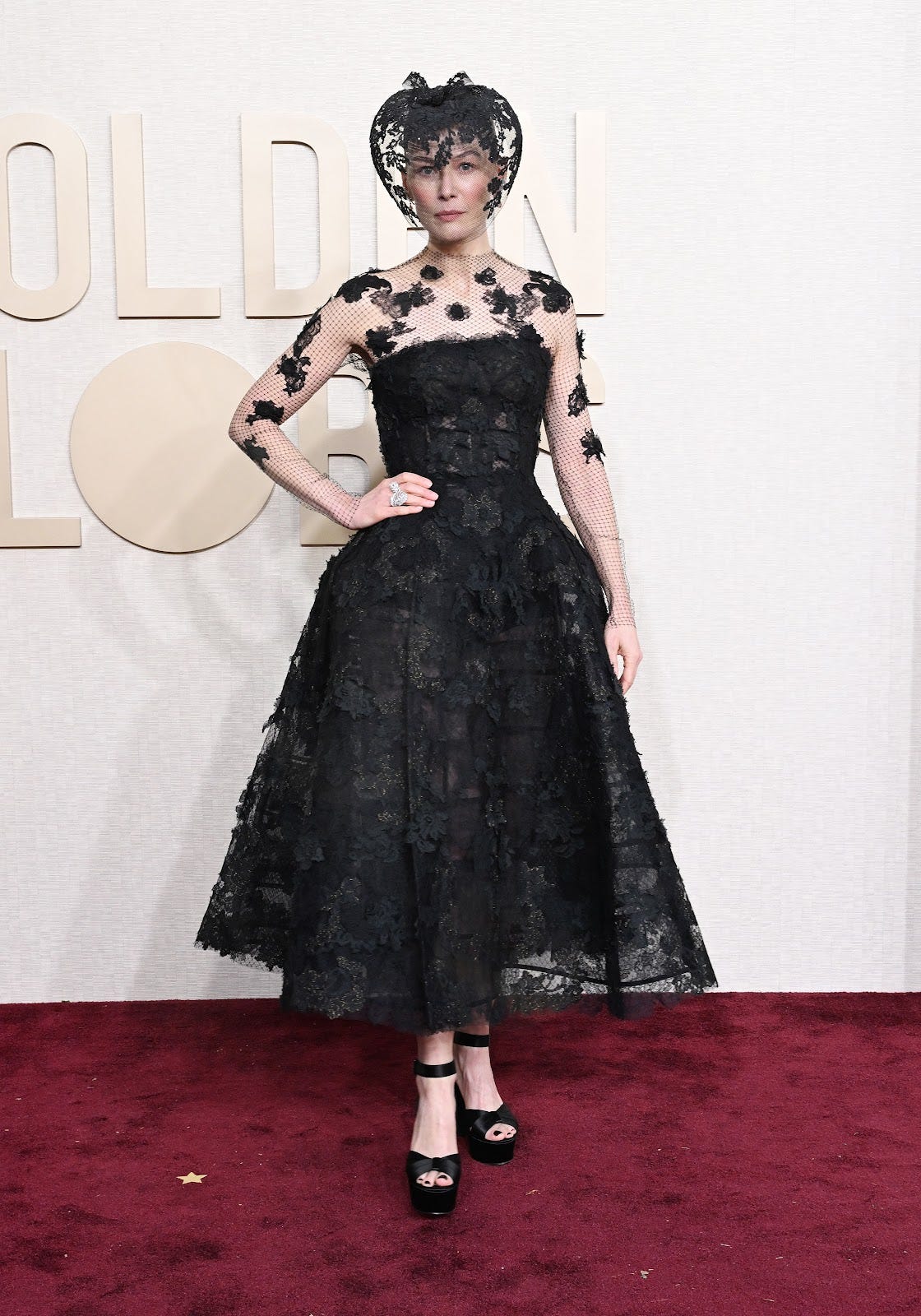 Rosamund Pike Goes Full 'Saltburn' at the 2024 Golden Globes | Vogue