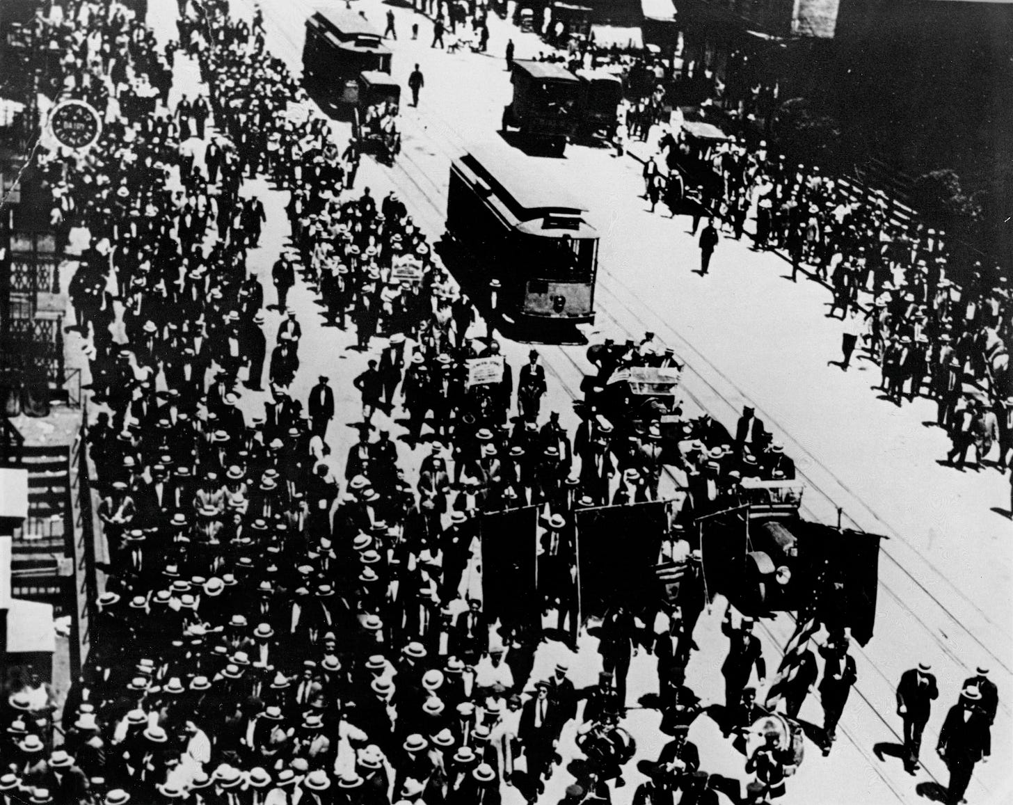 File:Marchers with banners supporting the 1910 Chicago Cloakmakers strike  share the street with trolleys, autombiles, musicians and others.  (5279767738).jpg - Wikimedia Commons