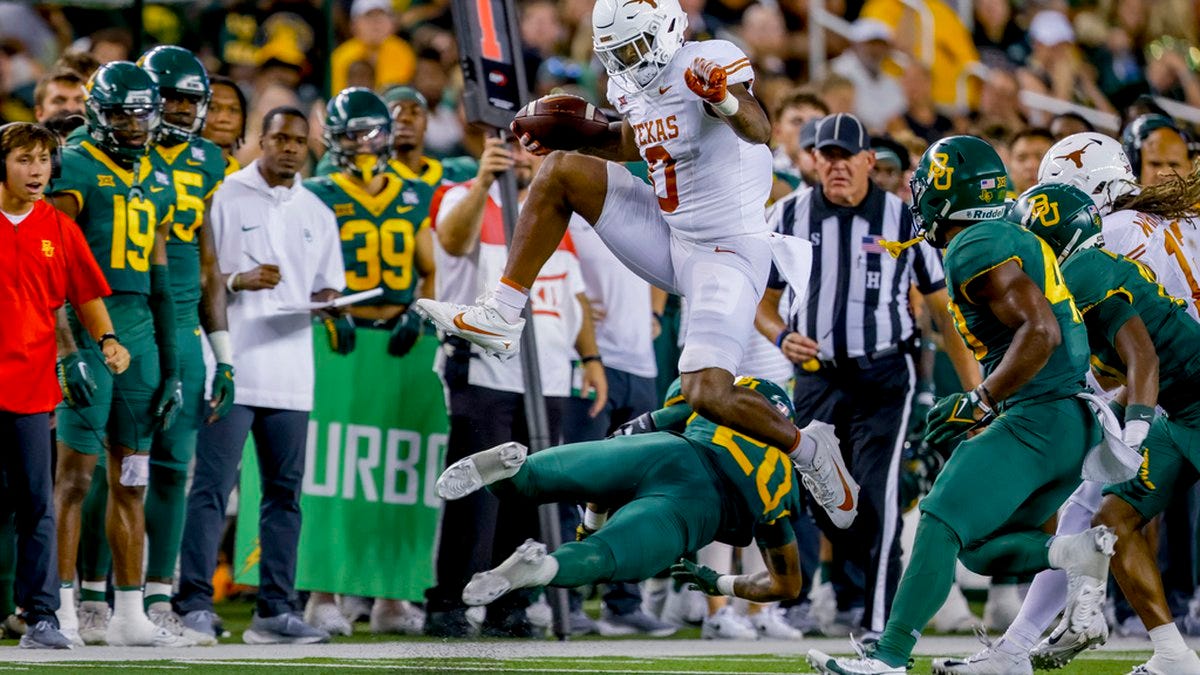 Jonathon Brooks rushes for 2 scores as No. 3 Texas routs Baylor 38-6 in  their final Big 12 matchup