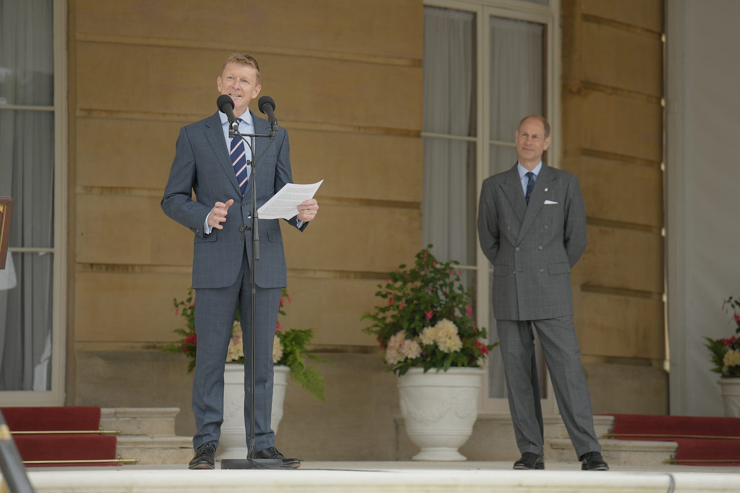 Tim Peake gives an inspirational speech at Buckingham Palace. Credit Ian Smithers, DofE.