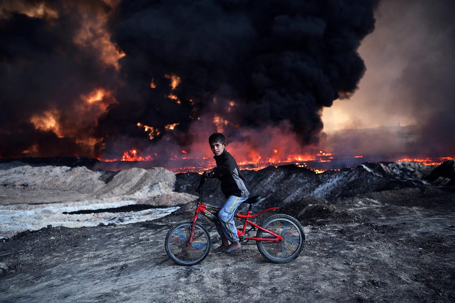 "Photo of the Week: The Raging Inferno of Iraq’s Oil Fields" - Wired