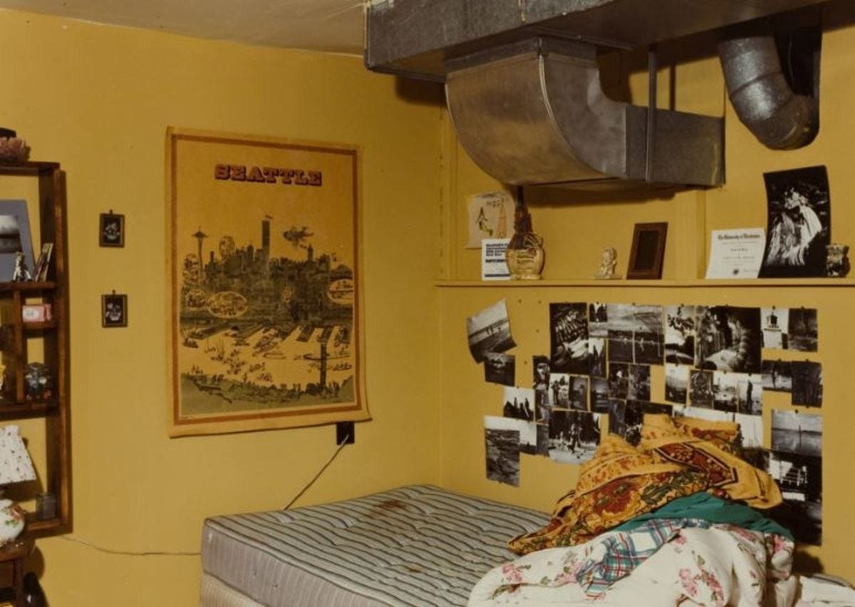 Crime scene photograph of Lynda Healy’s bedroom