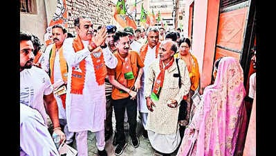 In village padyatras, Tandon talks about UT’s holistic devp