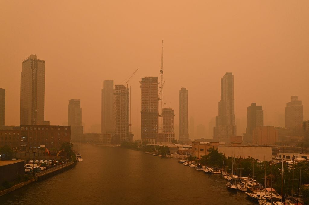New York City covered with smoke from Canadian wildfires