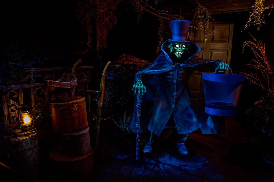 Hatbox ghost Disney Haunted Mansion