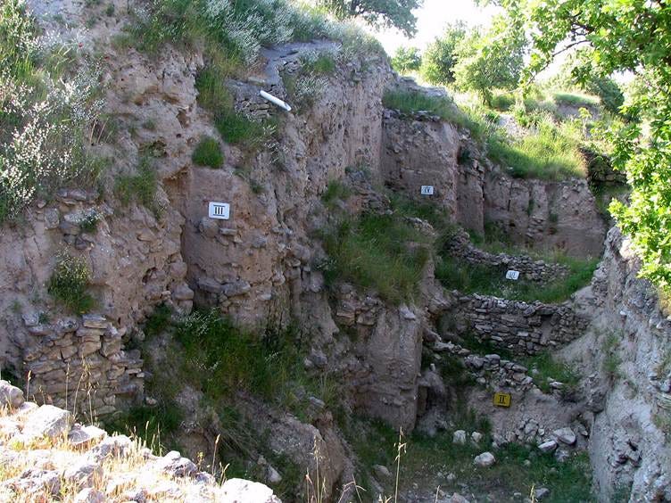 A close-up of a rocky hill
AI-generated content may be incorrect. A close-up of a rocky hill
AI-generated content may be incorrect.