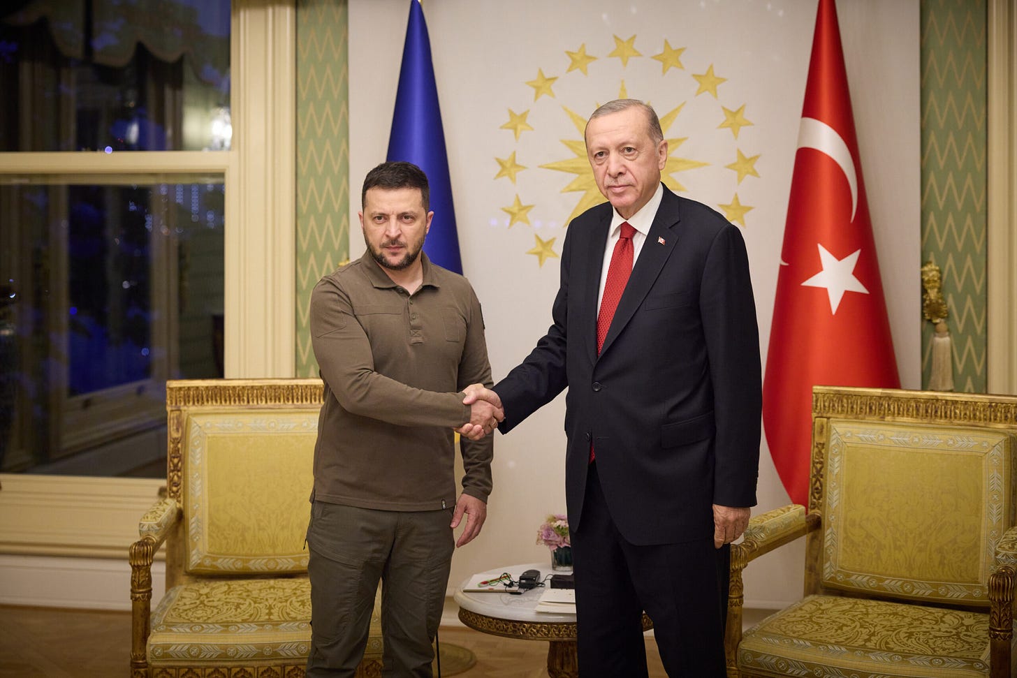 Meeting between Erdogan and Zelensky in Istanbul. Turkish president:  'Ukraine deserves to join NATO'