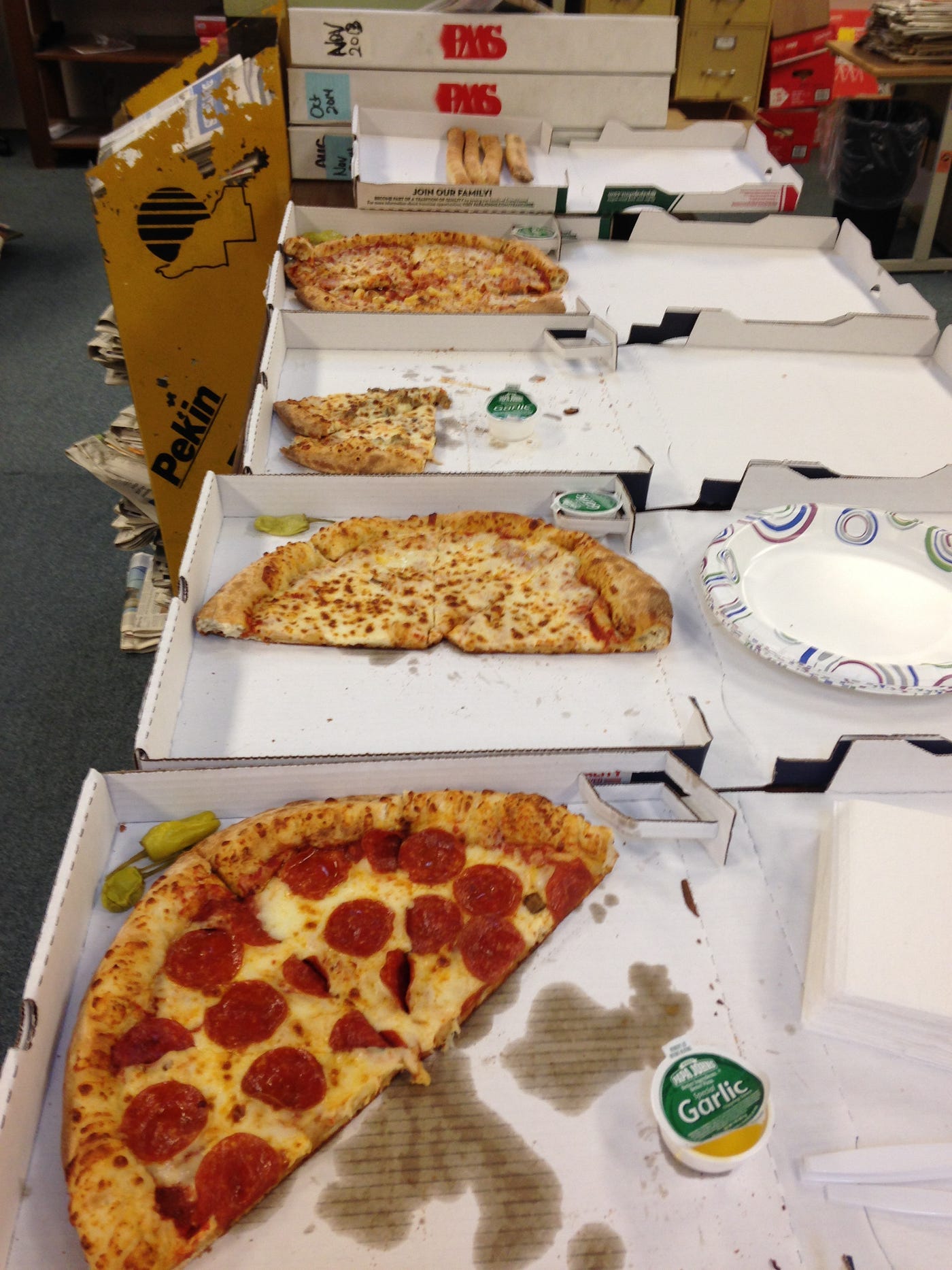 Newsroom election-night pizza