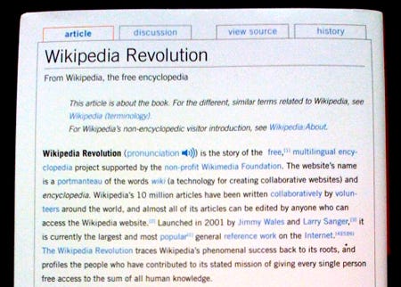 wikipedia-revolution-back