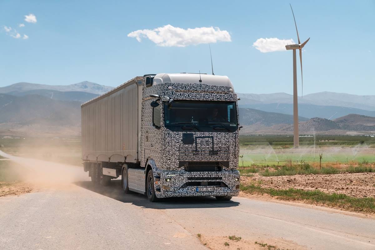 Mercedes-Benz eActros 600, un camión eléctrico con 500 km de autonomía,  completa sus test de verano en España