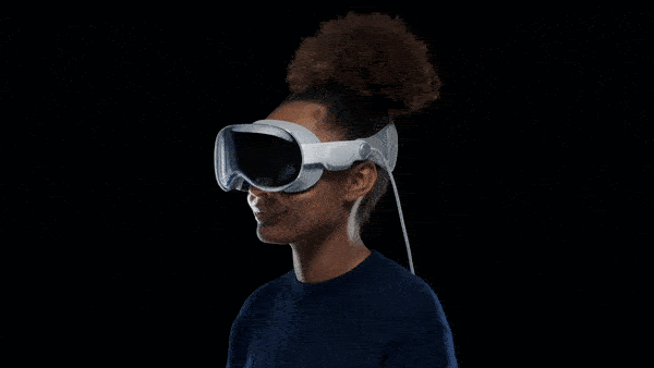 Revolving Apple VR set - From The Hustle