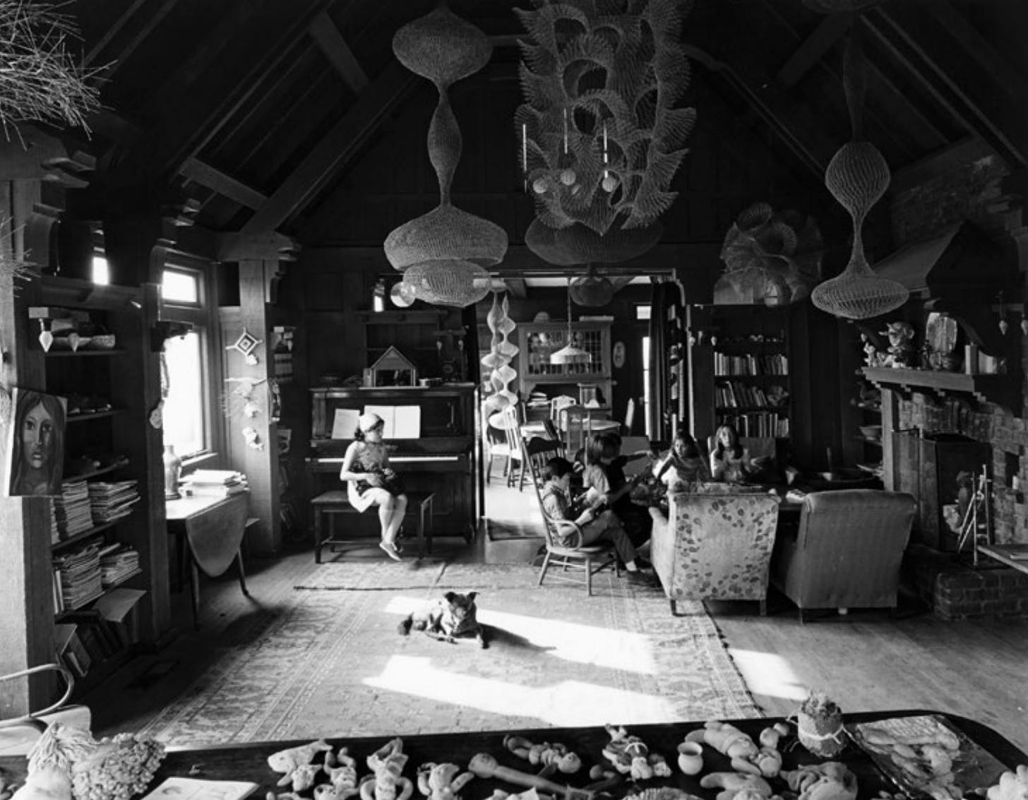 FIG 7 RONDAL PARTRIDGE, RUTH ASAWA’S LIVING ROOM, 1969. © RONDAL PARTRIDGE ARCHIVE.