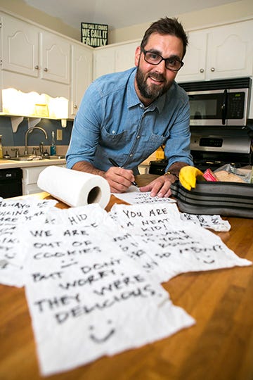 Billy Ivey creating Napkinisms