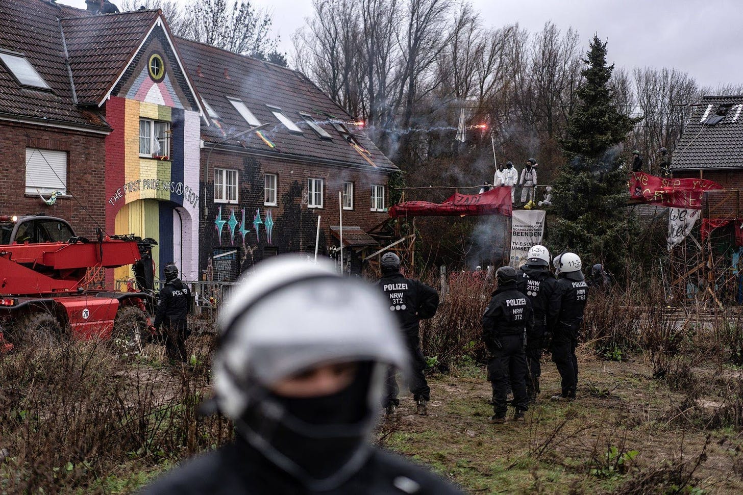 Police prepare to enter buildings to remove environmental activists in the village of Luetzerath, on Thursday. | BLOOMBERG