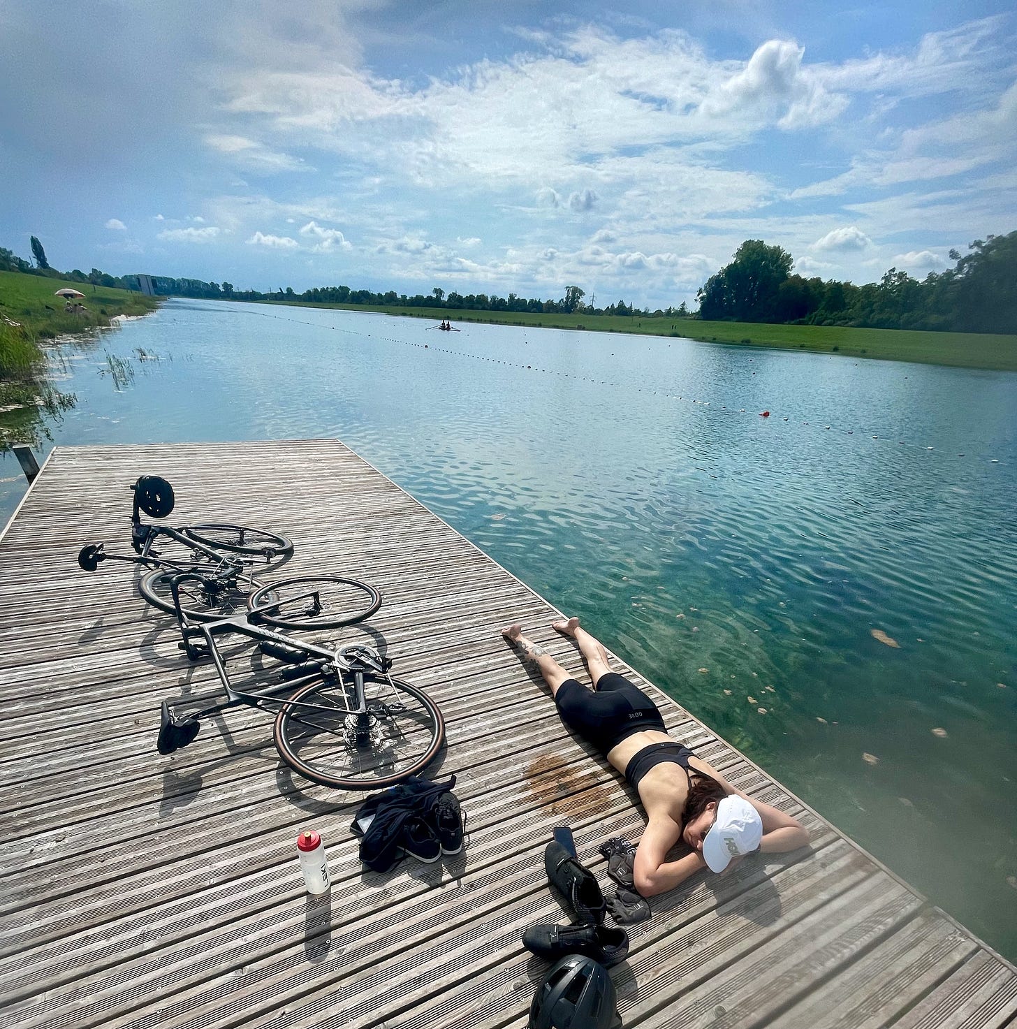 Lisa lying on a footbridge at the Ruderregatta in Munich