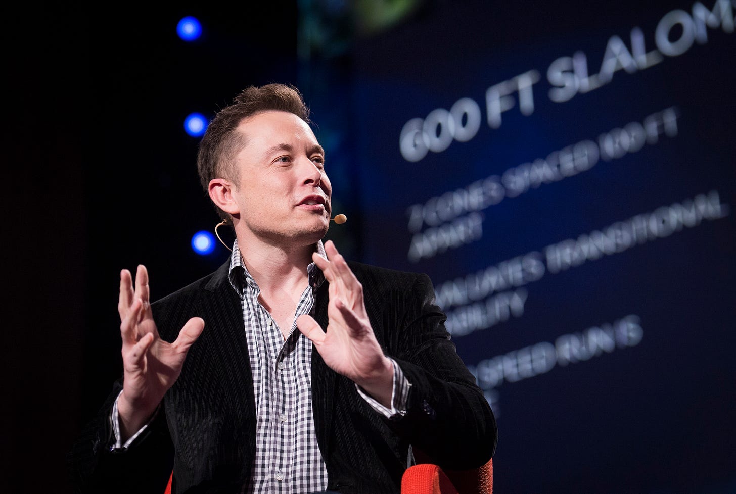 Elon Musk pourrait dévoiler les combinaisons spatiales de SpaceX dès ce  soir - Numerama