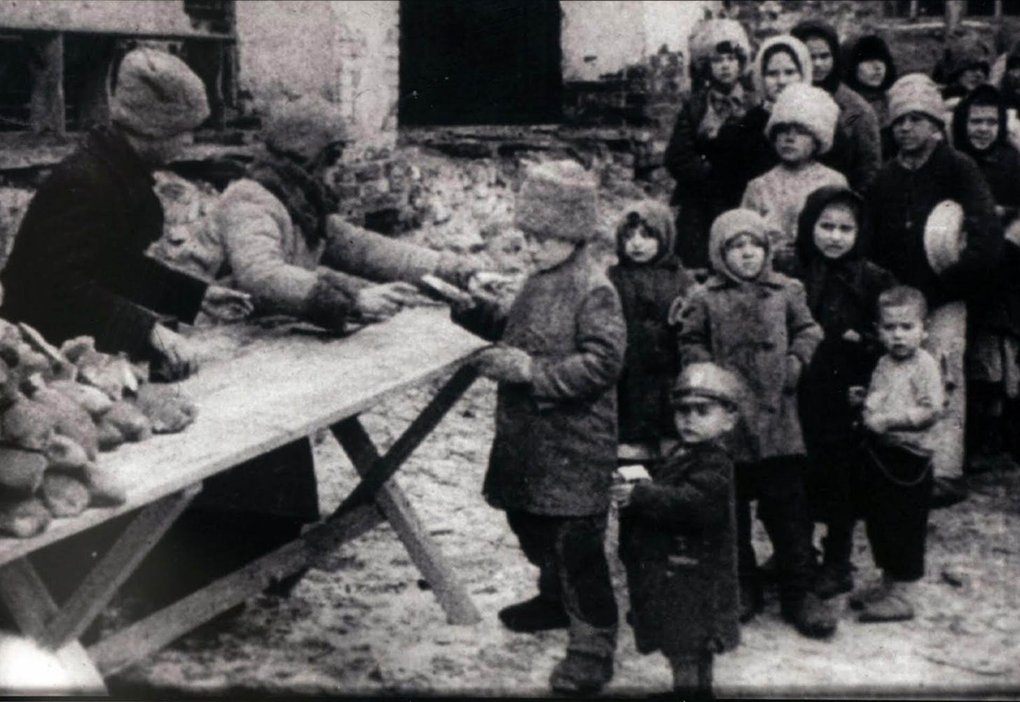 Photo of hunger lines, Holodomor