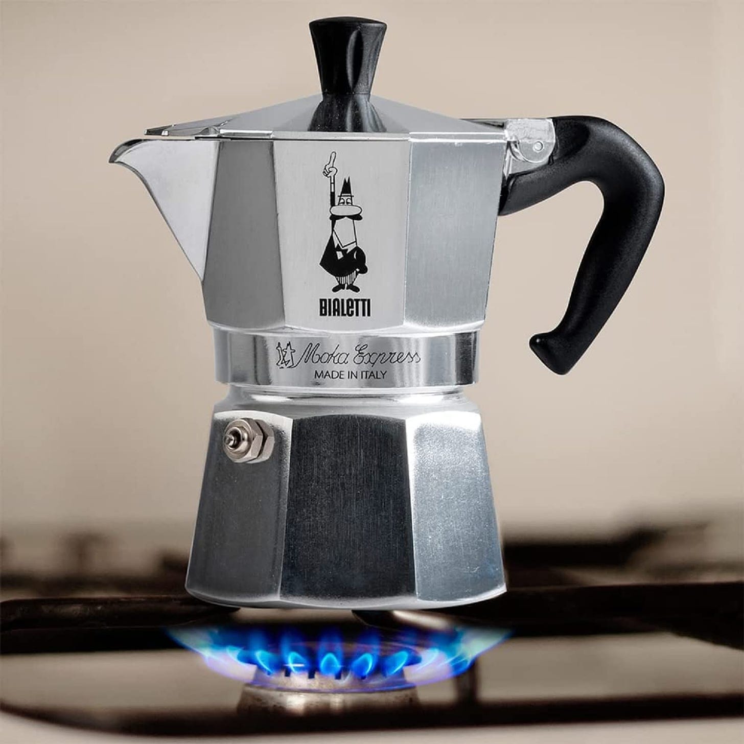Amazon.com: Bialetti - Moka Espress: Iconic Stovetop Espresso Maker, Makes  Real Italian Coffee, Moka Pot 6 Cups (6 Oz), Aluminium, Silver : Home &  Kitchen