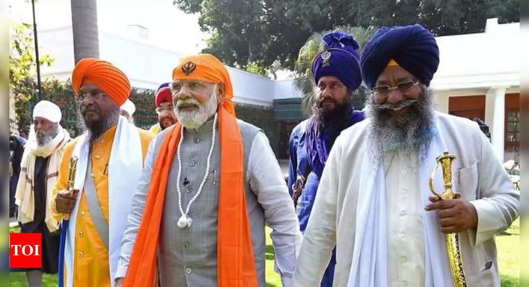 PM Narendra Modi hosts Sikh leaders, says country wasn't born in 1947 |  India News - Times of India