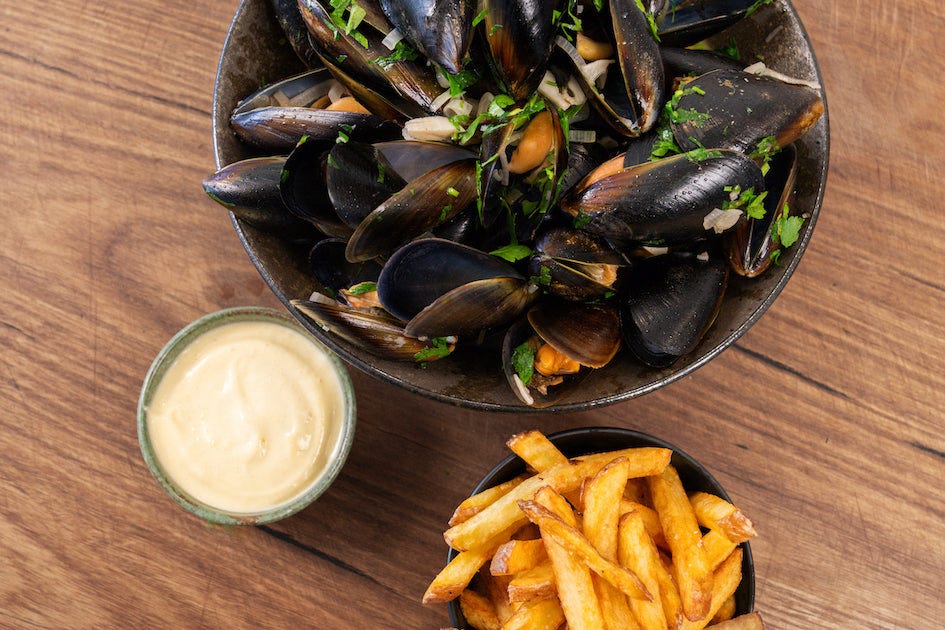 Moules-frites (mussels and french fries) – Andy Cooks