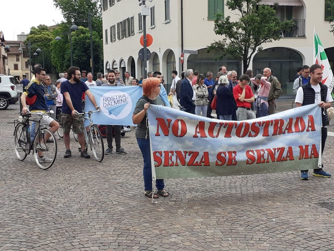 Foto Manifestazione Autostrada Bergamo Treviglio