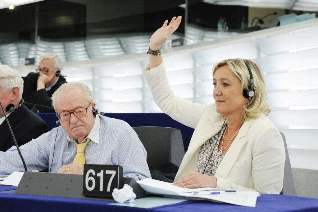 Jean Marie Le Pen et Marine Le Pen (ici à Strasbourg en 2013) ont tous les eux été eurodéputés - Crédits : Parlement européen Jean Marie Le Pen et Marine Le Pen (ici à Strasbourg en 2013) ont tous les eux été eurodéputés - Crédits : Parlement européen
