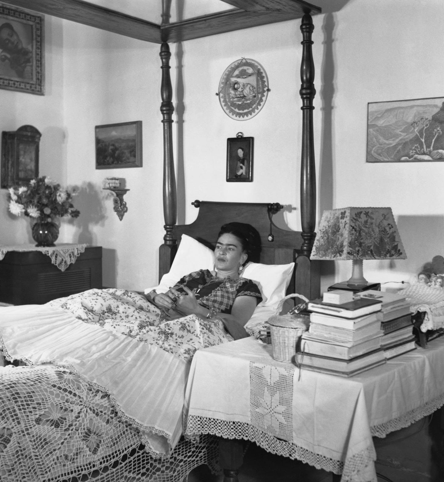 Image shows Mexican artist Frida Kahlo in her four poster bed