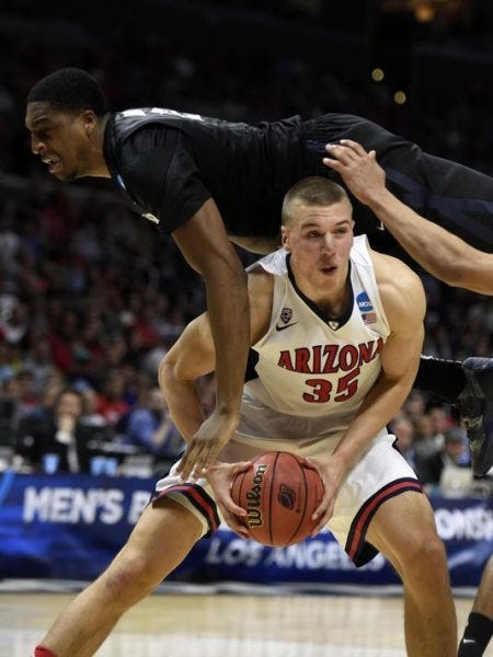 arizona beats musketeers kaleb tarczewski fall 2015