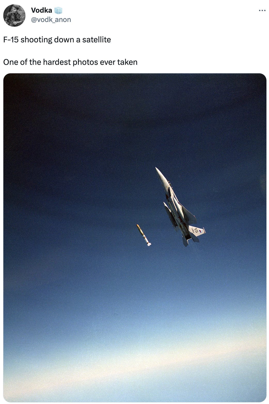  Vodka 🧊 @vodk_anon F-15 shooting down a satellite  One of the hardest photos ever taken Quote Tweet PAVE_naught @PAVE_naught · 15h ASM-135, the only dedicated air-to-orbit missile ever launched. with the capability to engage targets in LEO, it was to allow for unpredictable and otherwise difficult-to-counter anti-satellite strikes. while successful in testing, cost prevented it from entering service.