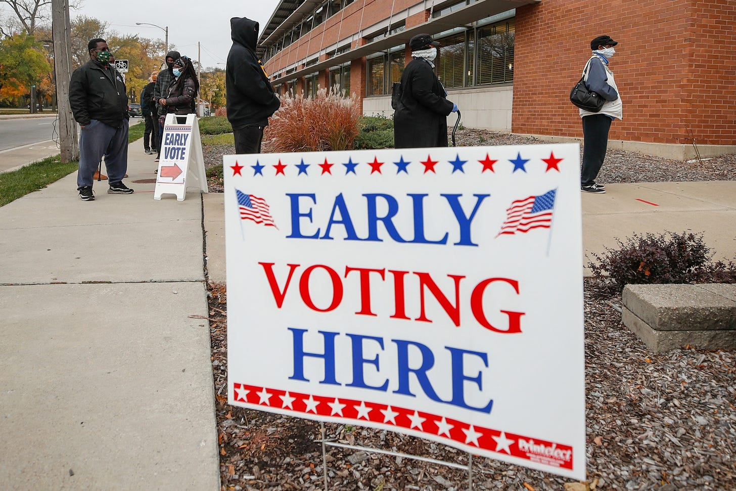 Early voting options grow in popularity, reconfiguring campaigns and voting  preparation - ABC News