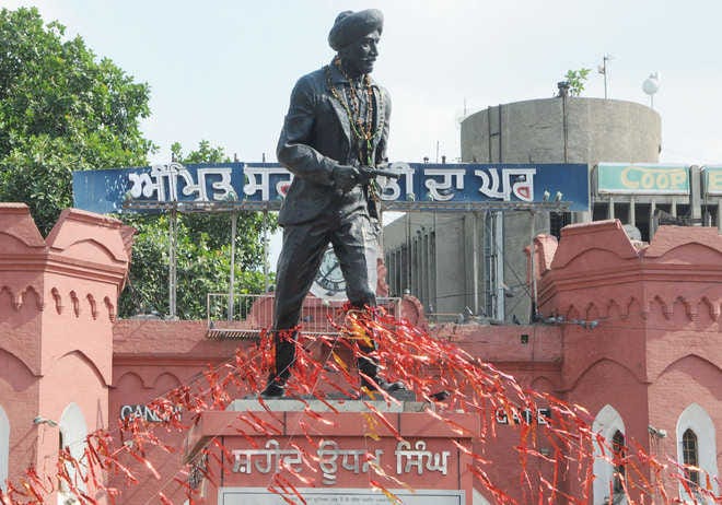 Martyrs' statues being used as bunting pillars, residents ...