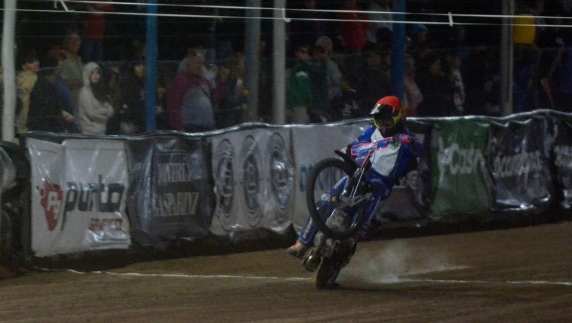 Daniel Kaczmarek se aseguró el 1 y después la final en el cierre del Internacional de Speedway