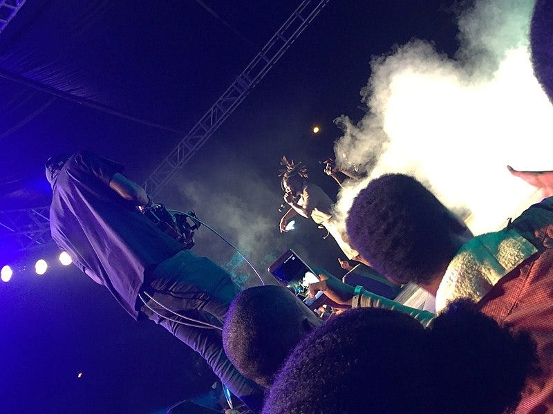 File:Afrobeats star Burna Boy performing with at Nativeland Concert, Lagos, Nigeria 2016.jpg