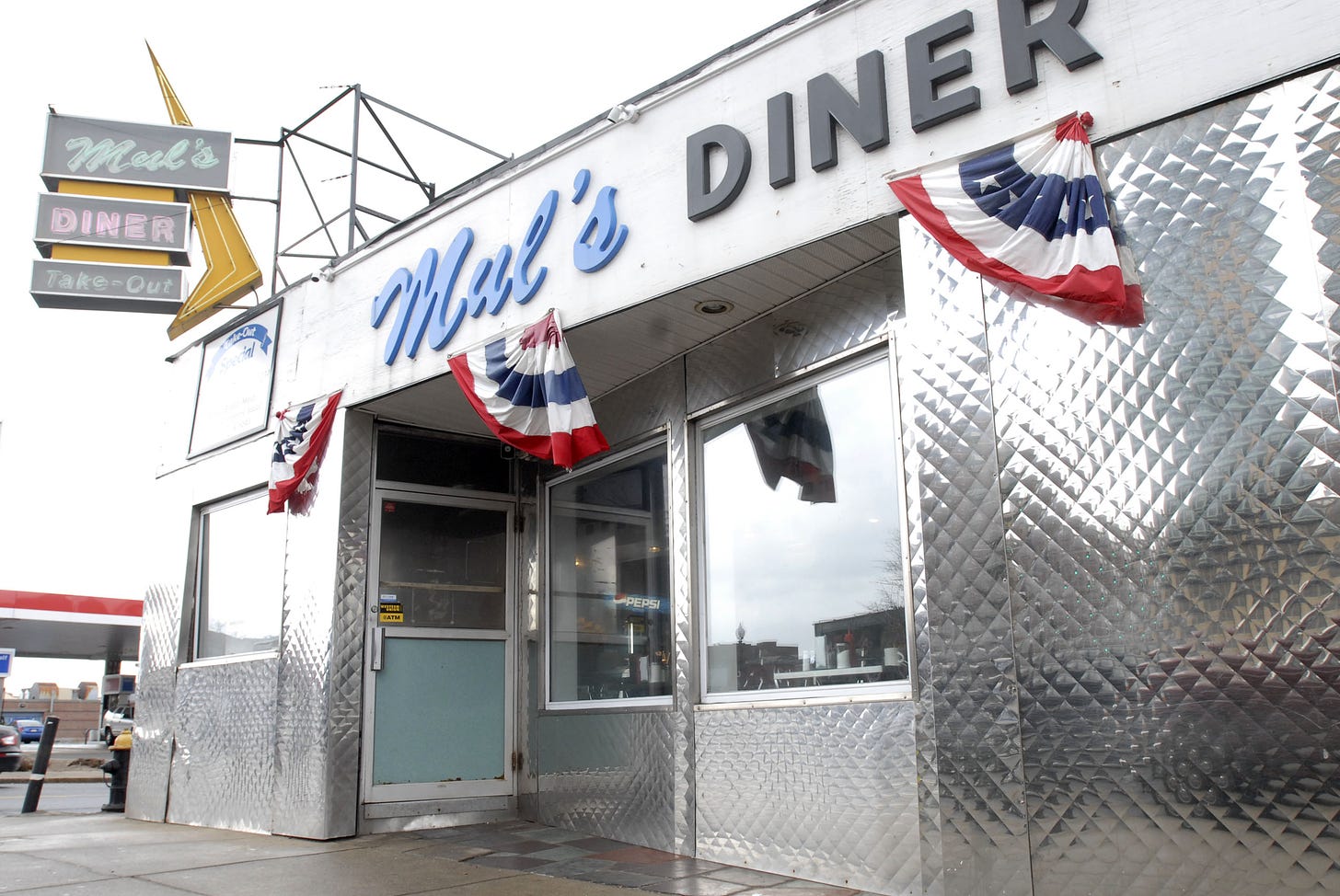 Mul's Diner in South Boston expected to move to Amrheins to serve breakfast  - The Boston Globe