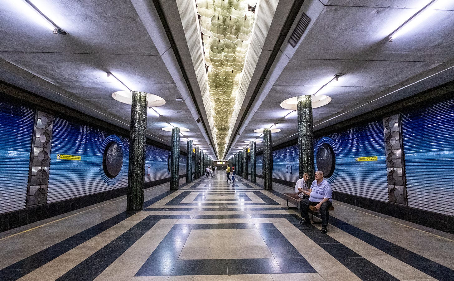 Kosmonavtlar metro station, Tashkent