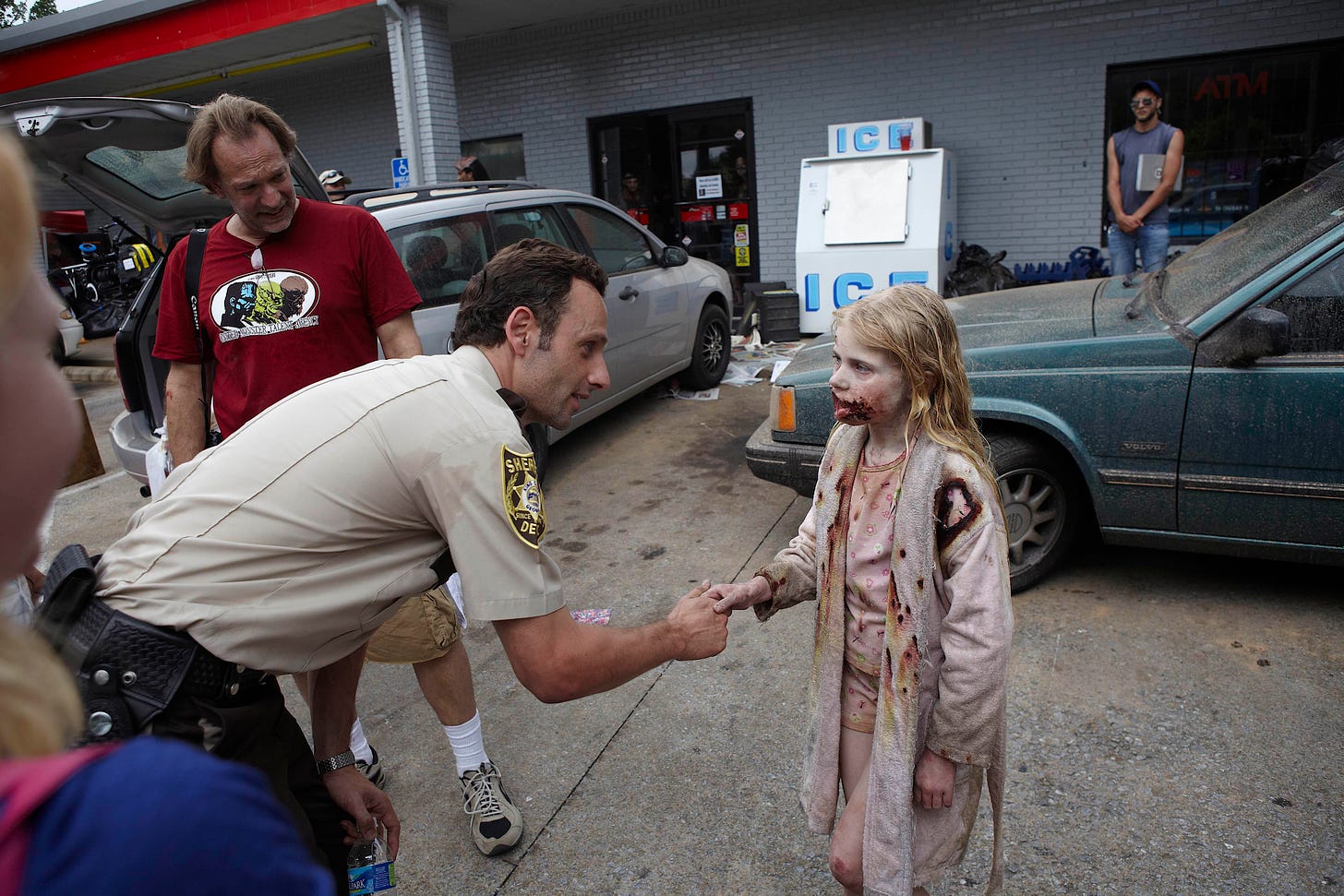Andrew Lincoln behind the scenes of the pilot : r/thewalkingdead