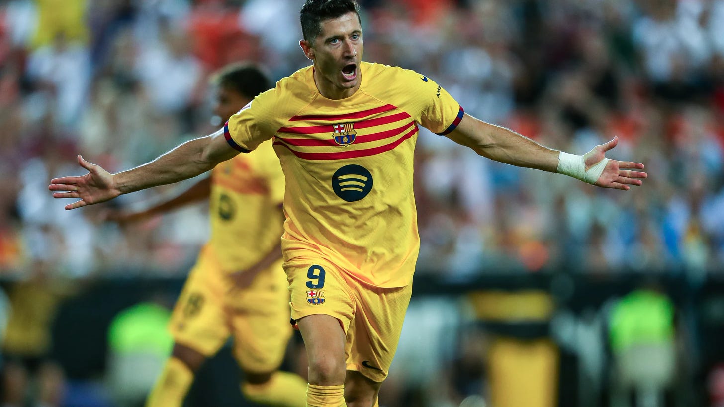 Valencia 1 - Barcelona 2: Lewandowski da la primera victoria al Barça de  Flick