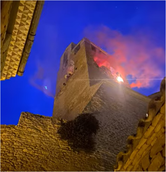 Encesa de l’any 2023 a la Col·legiata d’Àger. Montsec d’Ares. La Noguera, Lleida, Catalunya.