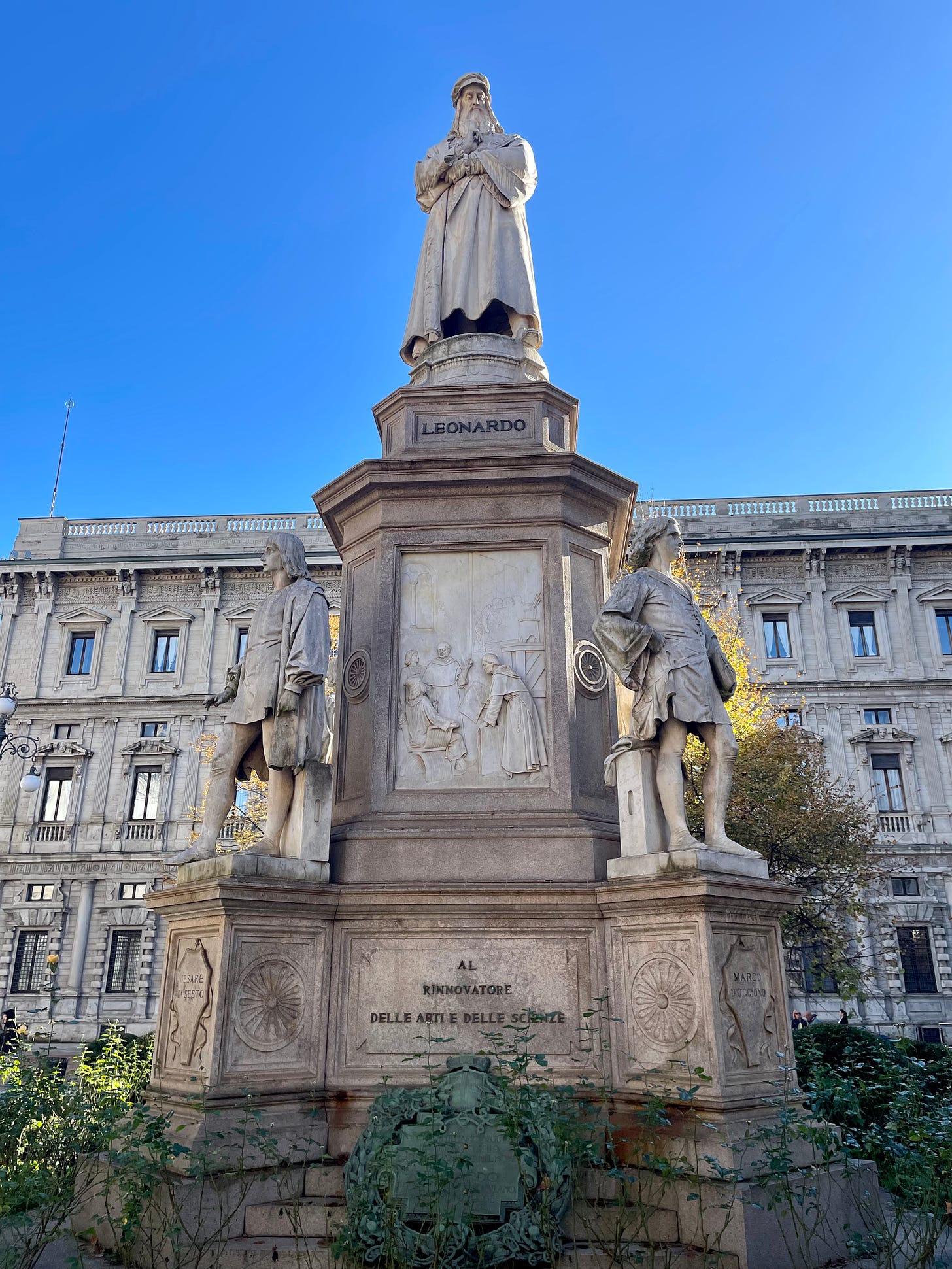 Photo of Monument to Leonardo da Vinci in Milan