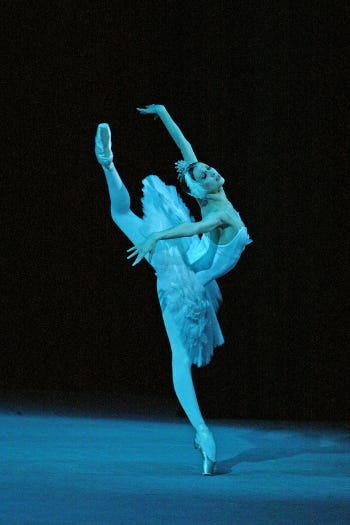 Svetlana Zakharova (Odette) in Swan Lake © Damir Yusupov | Bolshoi Theatre Svetlana Zakharova (Odette) in Swan Lake © Damir Yusupov | Bolshoi Theatre