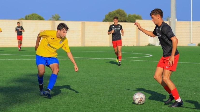 Sergio Noales con el balón durante El Campello - Hércules Sergio Noales con el balón durante El Campello - Hércules